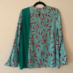 Diane Von Furstenberg  Blue Green Floral Blouse 100% Silk Flowy Women's size 8 Photo 5