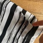 Glamorous black & white striped patterned shorts Photo 4