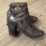 Very G charcoal gunmetal mermaid style scale block heeled boots size 8.5 Photo 12