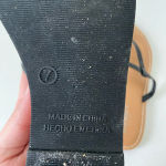Old Navy EUC‎ |  women’s black thong strap sandals — size 7 Photo 3