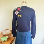 Vintage Floral hand Embroidered Knit Sweater Navy‎ V Photo 3