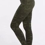 Spanx seamless camo leggings women’s size extra small Photo 0