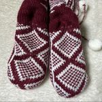 Xhilaration NWT Maroon and White Knit Slipper Socks Photo 2