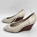 Kenneth Cole Reaction Chill 2 the Bone Cream White Woman's Shoe Size 7.5 Peep Photo 0