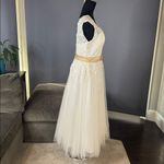 Women’s White Sleeveless V Photo 2