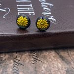 Vintage 60s Yellow Daisy Cabochon Stud Earrings Stainless Steel Black Photo 4