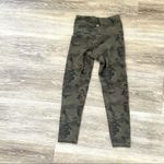 Strut this  Camo high  rise crop pant Photo 3