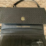 Tommy Hilfiger Women's Black Color Crossbody Wallet Purse Preowned Photo 5