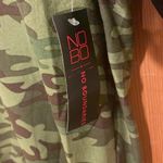 No Boundaries  Hustle Women's Teen Girl Size Medium 7-9 Camo and Black T-Shirt Photo 3