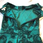 New York And Company  Green Paisley Sheath Dress in Size XS Photo 5