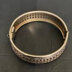 LOVELY VINTAGE 1950's WIDE GOLD TONE METAL OPEN CUT WORK DESIGN HINGED BRACELET Photo 2