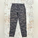 Athleta Farallon Camo Jogger size 6 high waist Photo 1