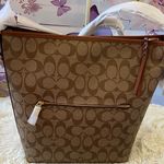 Coach NWT Val Duffle In Signature Canvas Photo 1
