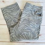 Chico's Weekends by Chico’s Gray Bamboo Leaf Print Capri Leggings w Pockets Size 1/M Photo 4