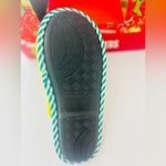The grinch women’s slippers size 7/8 fits med size in the box Photo 4