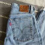 Levi's Levi’s Wedgie Icon Fit Premium Denim in Tango Talks Light Wash Straight Size 27 Photo 5