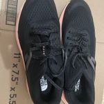 The North Face Hypnum Running Shoes Women’s Size: 11 Black/Pink New Black Photo 3