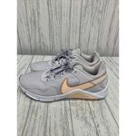 Nike Womens Size 7.5  Legend Essential 2 EUC Photo 2