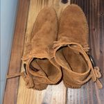 Minnetonka Moccasins Women's Two Button Hardsole Boot In Brown Size 6.5 NWOT Photo 10