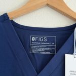 FIGS Women's Catarina One Pocket Scrub Top in Sapphire, Size Medium Photo 6