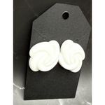 Vintage 80's Plastic Fashion Rose Button Stud Earrings White 1in Photo 1