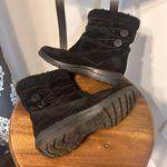 Clarks Women’s Size 7 Black Suede Leather Side Zip Faux Fur Trim Ankle Boots Photo 4