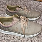 Nike Sneakers Photo 0