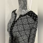 Casual Black and White Geometric Paisley Print Dress. Medium. Dot Pattern Trim. Photo 13