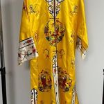 🚫SOLD🚫Vintage Gold Hand Embroidered Silky Kimono with Flower Frog Buttons Size M Photo 0