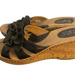 b.o.c. Born Concepts Flower Black Leather Cork Wedge Heel Sandals Sz 9 C64403 Photo 0