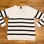 Bobeau  Women’s Medium White Black Striped V-neck long sleeve Corporatecore Work Photo 2