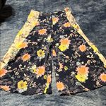 Umgee  cropped Floral Pants Photo 0