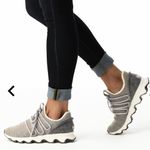 Sorel  Kinetic Lace Sneaker Sz 7 Grey Casual Shoe Photo 2