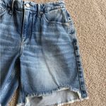 Good American  distress ripped jeans 8 inch shorts size 26/2 NWT Photo 4
