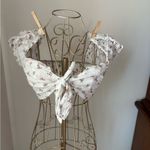 Princess Polly white floral tie front crop top size 2 100% cotton Photo 2