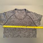 Lululemon  Short Sleeve Workout‎ Tee Shirt, Crew Neck, Size 10 Photo 3