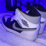 Jordan 1 Mid White Shadow Photo 2