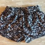 Lululemon  Women's Tracker 4” Short Size 8 Black and White Floral GUC With Liner Photo 4