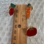 3 Vegetable Enamel Pins Set Tomato Carrot Radish Gold Tone Lapel Brooch Pinback Red Photo 4