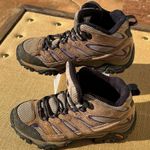 Merrell  Women's Moab 2 Vent Mid Hiking Boots Size 6.5 Photo 0