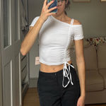 superdown Revolve super down white t shirt Photo 0