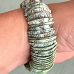 Stretchable to Fit Natual free sea Shell Bracelet Green Photo 2