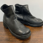 BP  Side Zip Round Toe Ankle Leather Black Boots Mid 2'' Heel Size 10M Photo 0