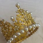 Elegant Gold and Pearl Crown Photo 1