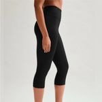 Girlfriend Collective Compressive High Rise Capri Leggings in Black Large Photo 2