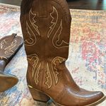 Cowgirl Boots Brown Size 7.5 Photo 0