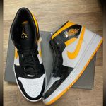 Nike Rare Women’s Air Jordan 1 Mid Laser Orange/Black - Brand New 7.5 (W) Photo 0