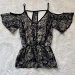 Daytrip Women’s Size Small Short Sleeve  Top Photo 0