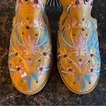 Embroidered Riveted Block Heel Sling Back Bootie Sandals Ankle Strap Size 10 Tan Photo 4