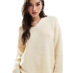 ASOS Women's V-Neck Sweater in Cream Photo 0